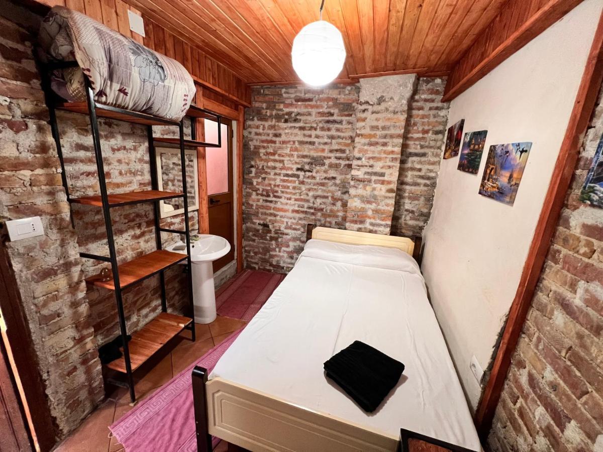 Rooms Nesti Inside Of Castle กรูเยอ ภายนอก รูปภาพ