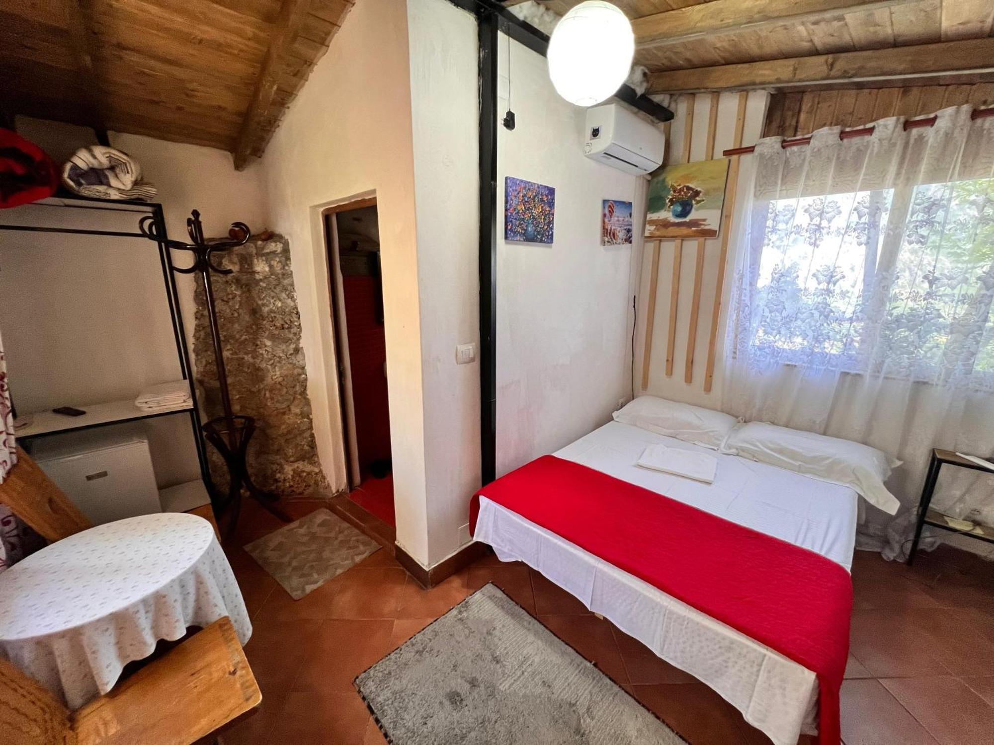 Rooms Nesti Inside Of Castle กรูเยอ ภายนอก รูปภาพ